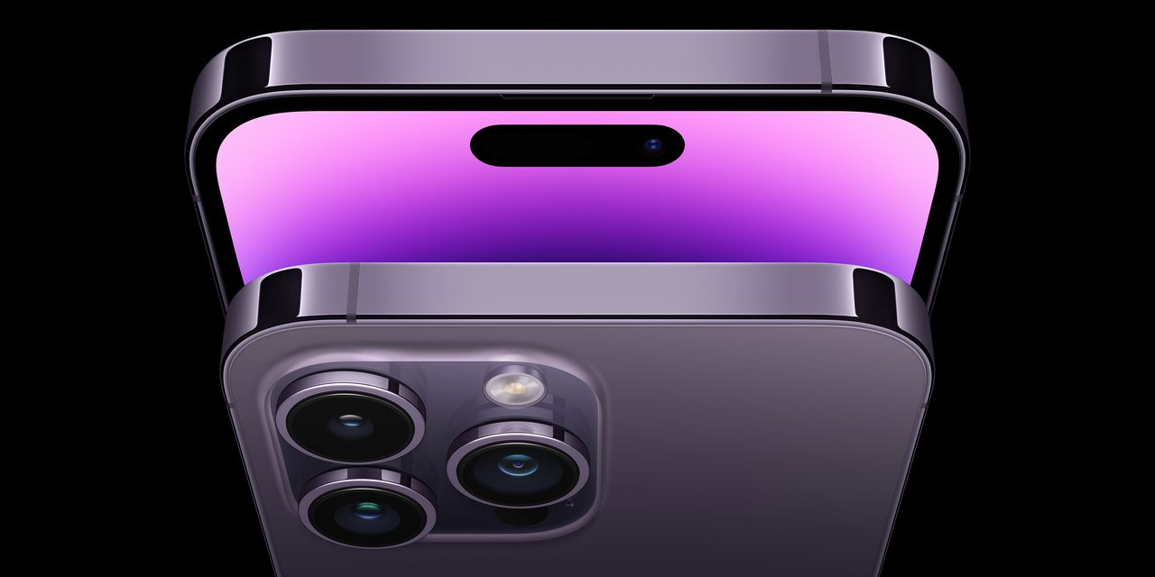 Key Words: Samsung flips off the iPhone 14: ‘Let us know when it folds’