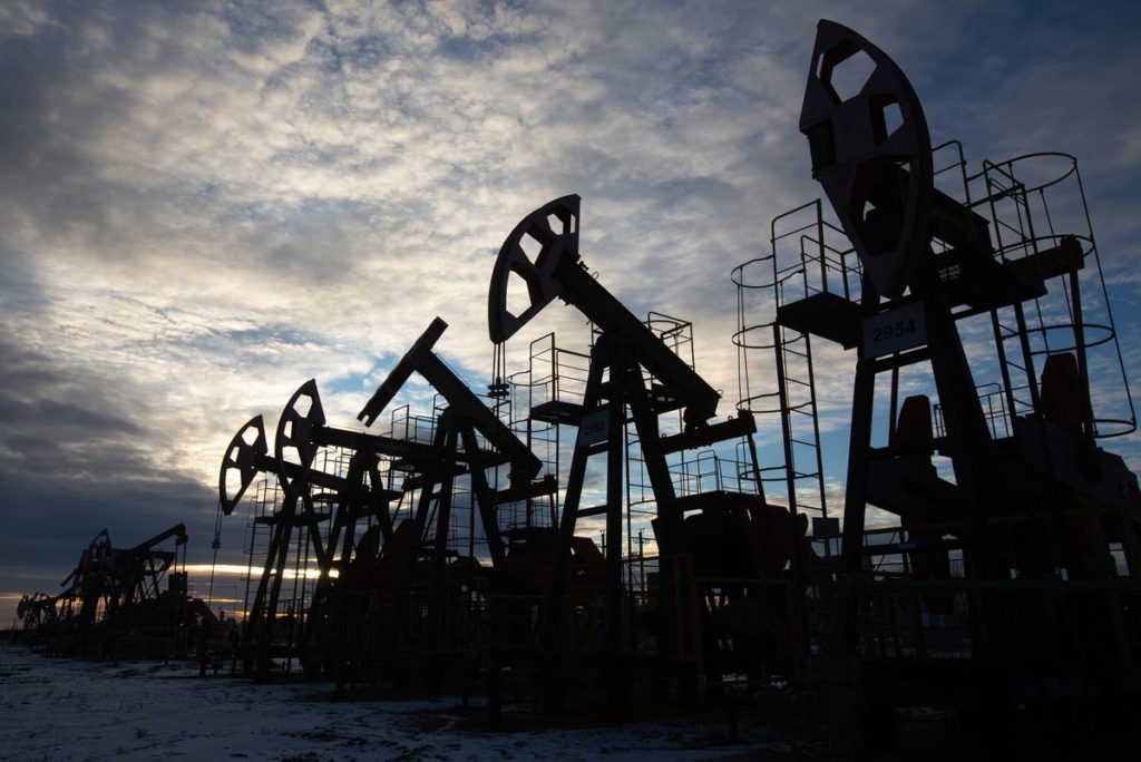 OPEC+ Considers Output-Limit Cut of as Much as 2 Million B/D
