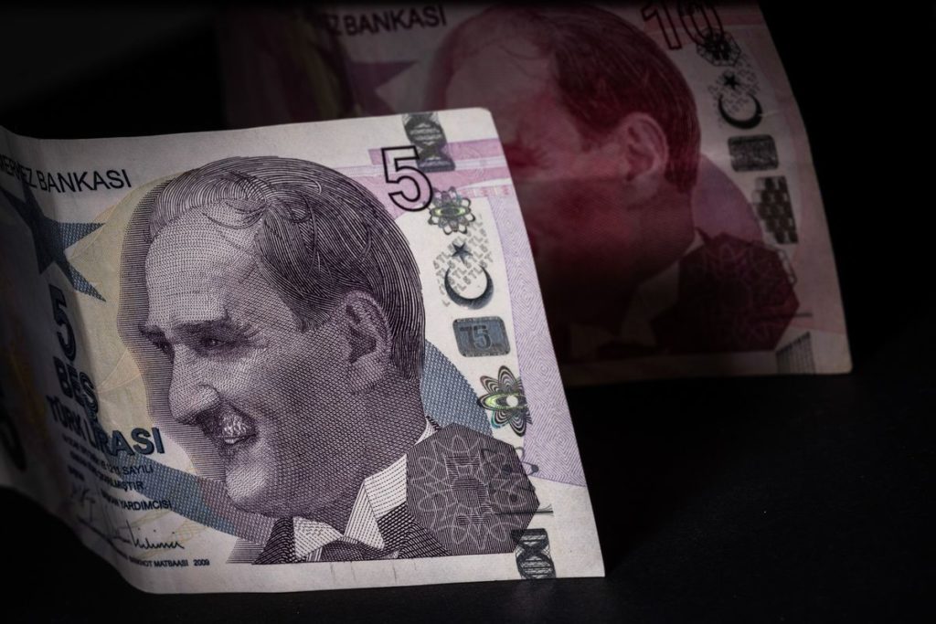 Turkey to Extend Lira-Saver Protections Through Election Year