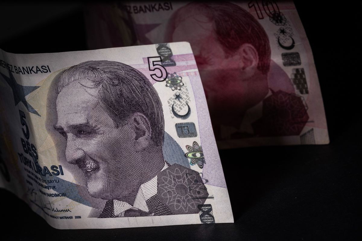 Turkey to Extend Lira-Saver Protections Through Election Year