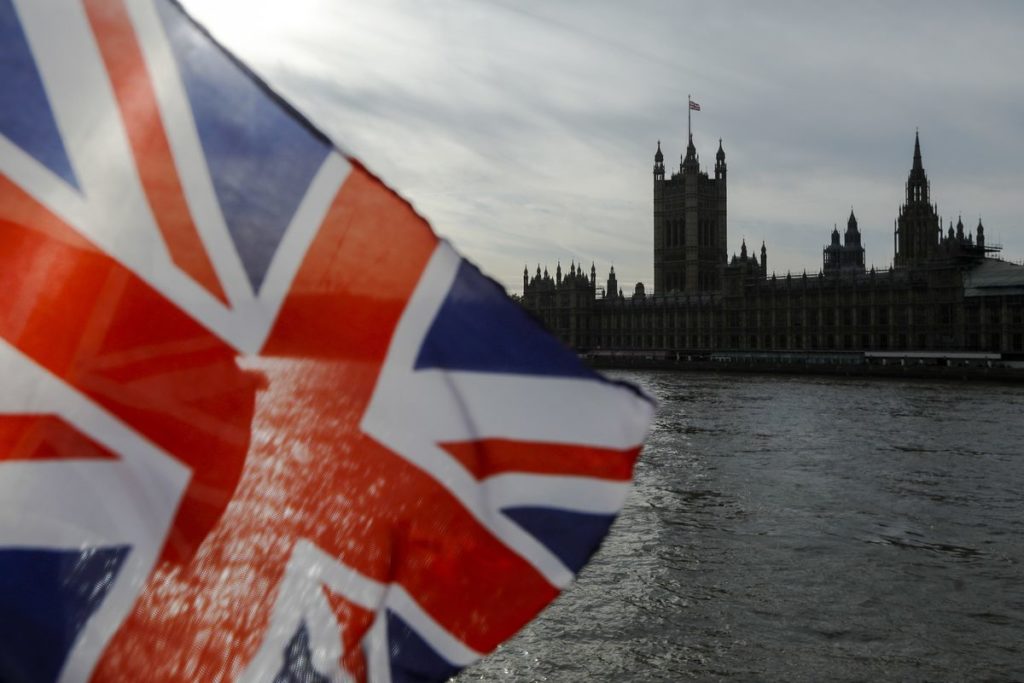 UK’s Credit Outlook Cut to Negative by Fitch on Fiscal Risk