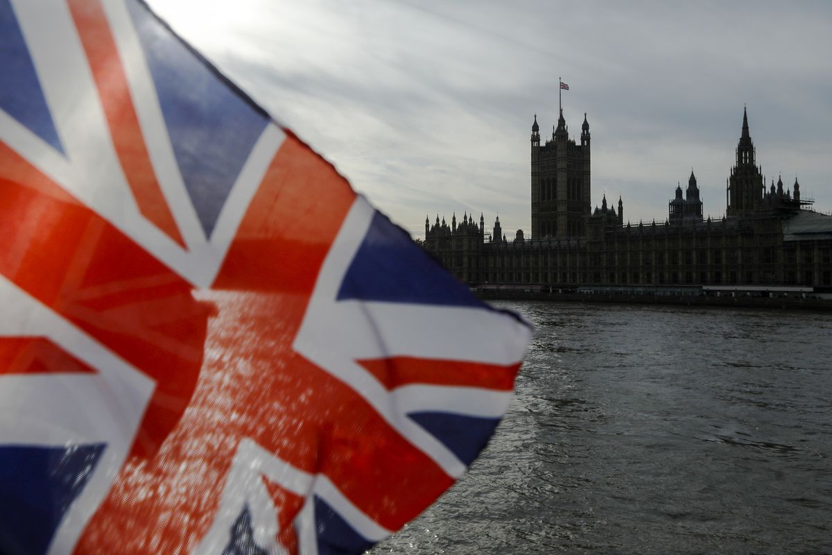 UK’s Credit Outlook Cut to Negative by Fitch on Fiscal Risk