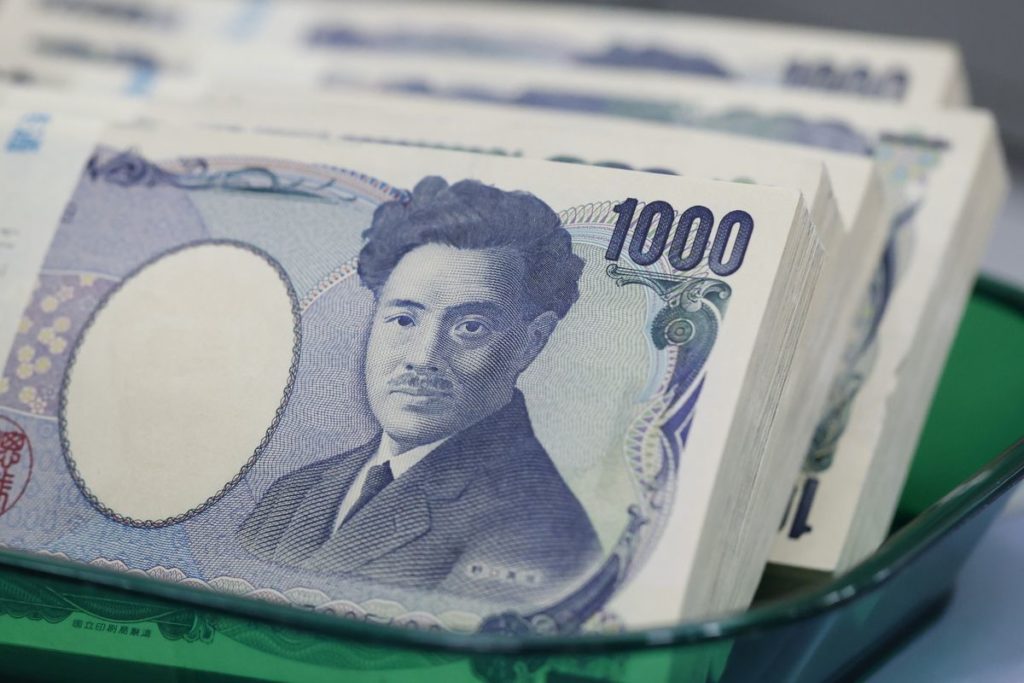 Japan Keeps Up Warnings, Declines to Say if Intervened in Yen