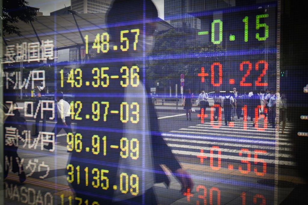 Yen Traders on Intervention Alert as Team Japan Stands Ground