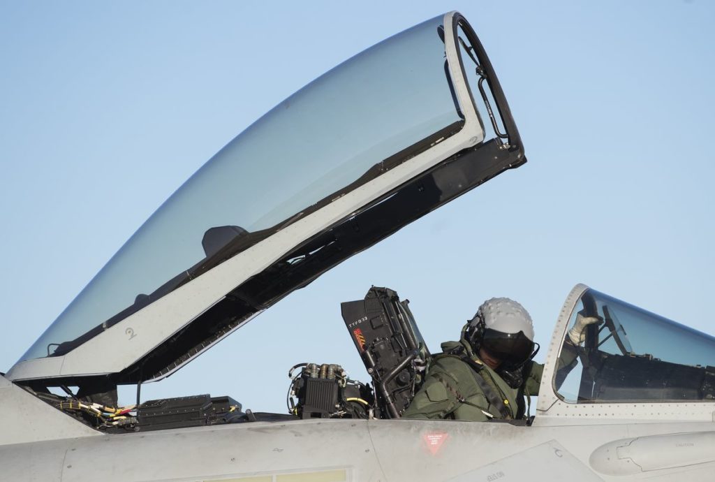 UK Warns Ex-Military Pilots Against Giving Training to China