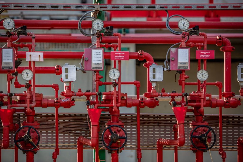 Oil Edges Higher as Market Tightness Outweighs Slowdown Concerns