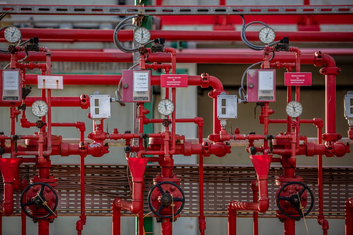 Oil Edges Higher as Market Tightness Outweighs Slowdown Concerns