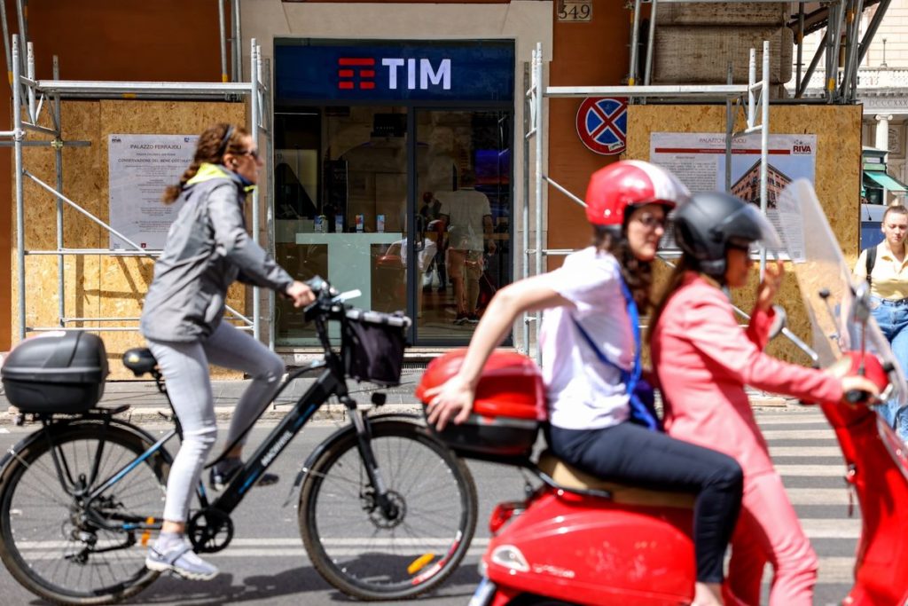 Telecom Italia Grants More Time For Multi-Billion Network Deal