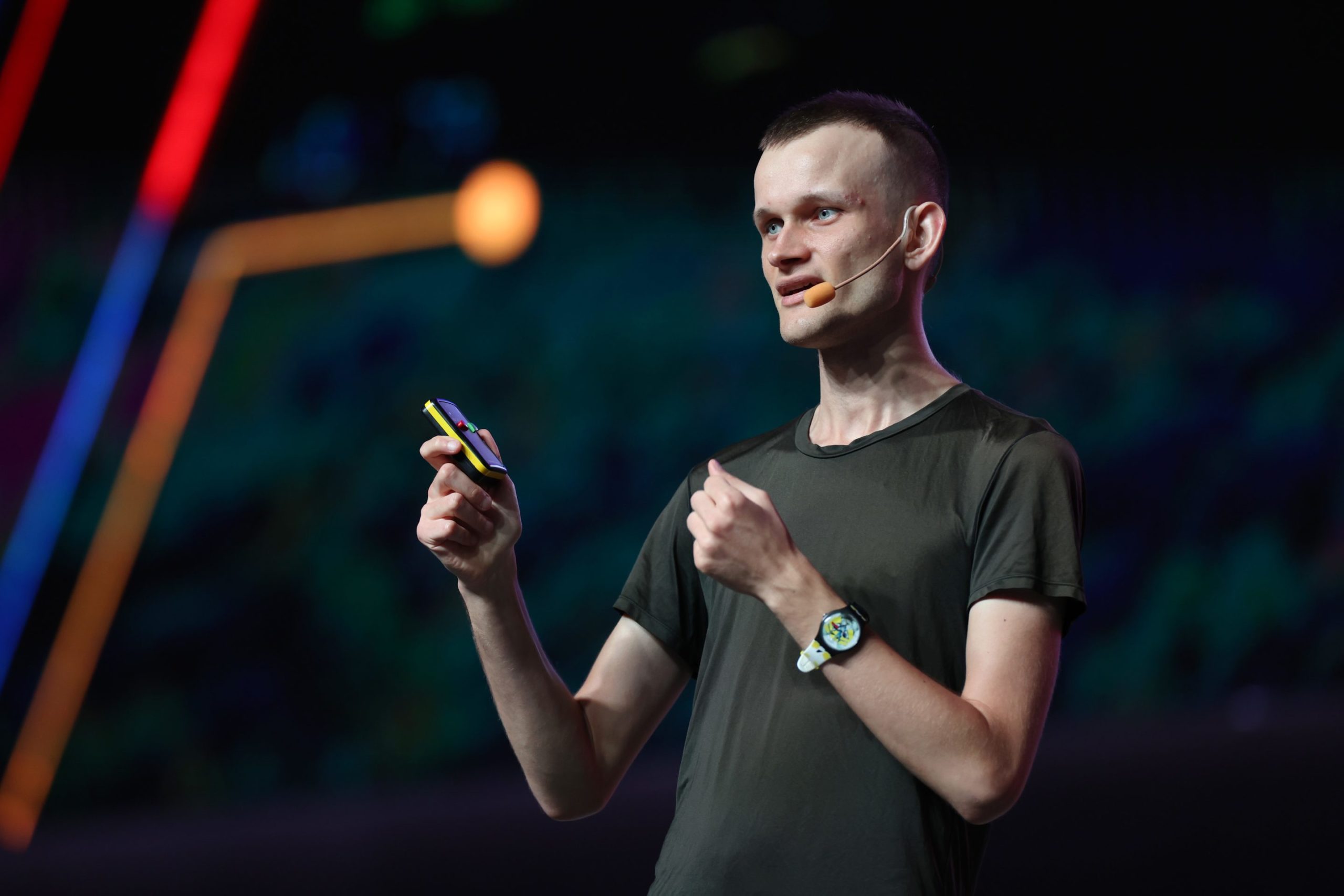 FTX collapse validates view that ‘centralized anything is by default suspect,’ says Ethereum’s Vitalik Buterin