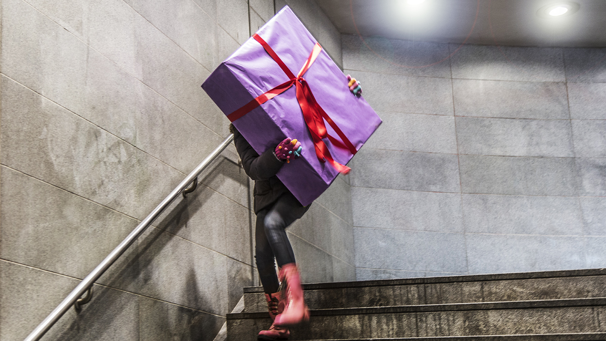 8 Tips for Holiday Gift-Giving at Work
