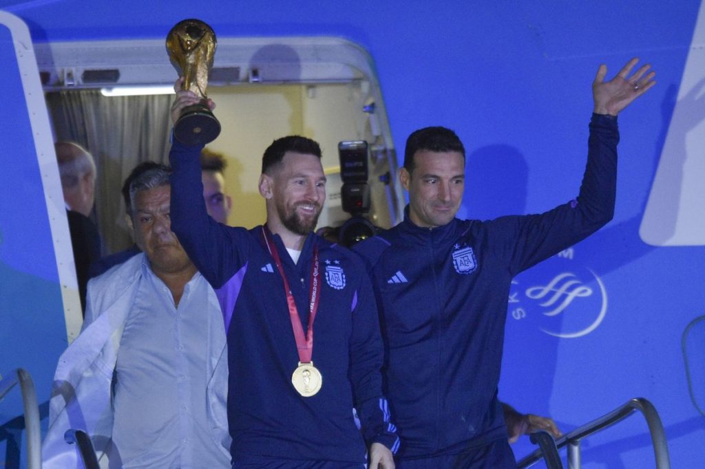 Argentina Soccer Team Abandons Parade Amid Swarms of People