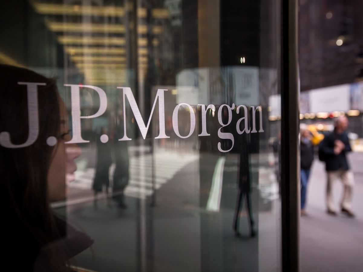 JPMorgan, Biggest US Banks Slip With Wobbly Economic Outlook