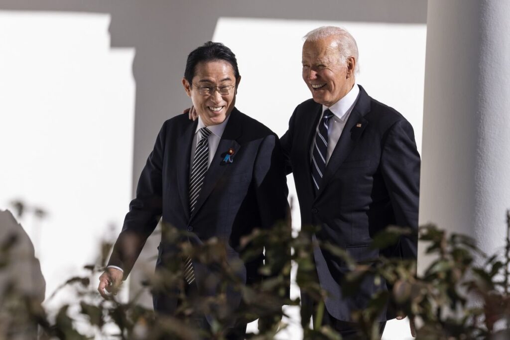 Japan’s Kishida Says He’ll Weigh Stance on Chips Responsibly