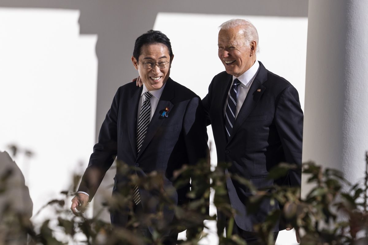 Japan’s Kishida Says He’ll Weigh Stance on Chips Responsibly