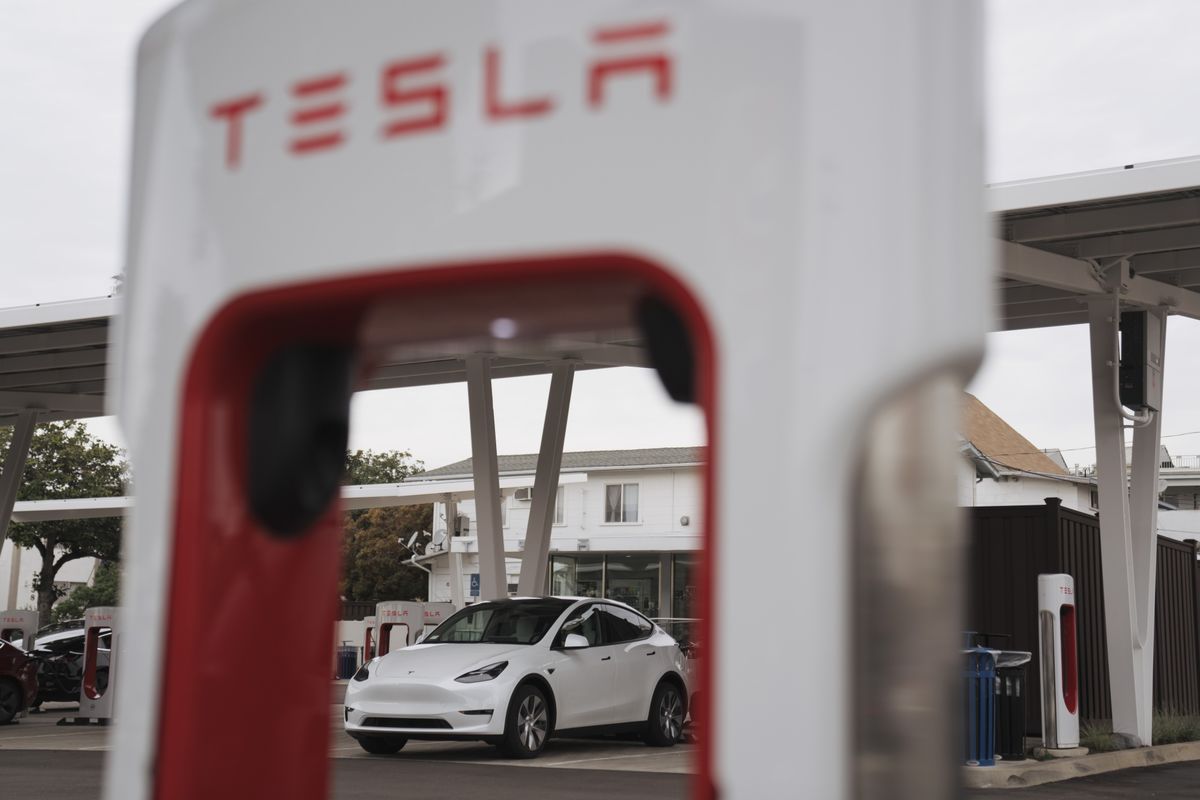 Social Media Buzz: Tesla, Mega Millions, Santos, Covid