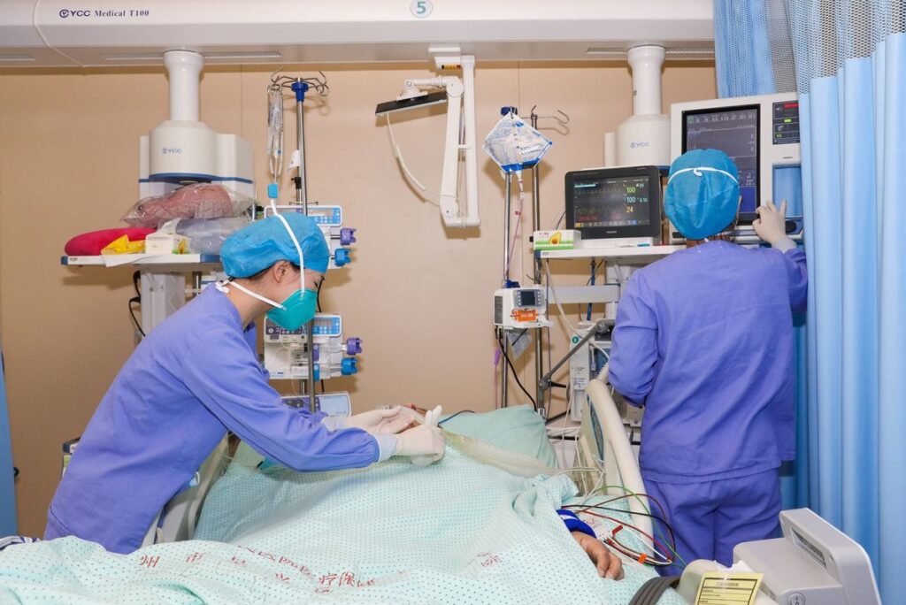 China Covid Deaths in Hospitals Drop 72% in a Week as Wave Eases