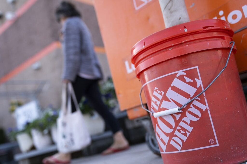 Home Depot Slumps on Forecast of Lower Profit as DIY Wanes