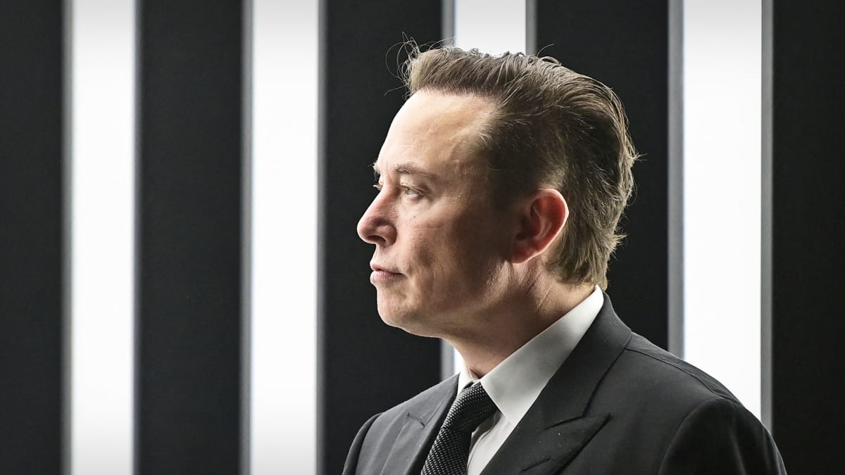 Elon Musk Warns U.S. Banks Face a Big Problem