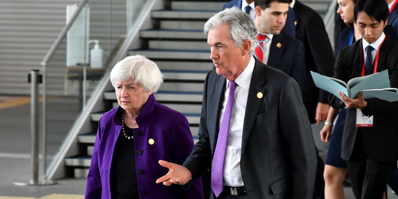 Economic Report: U.S. bank deposits decline for second straight week
