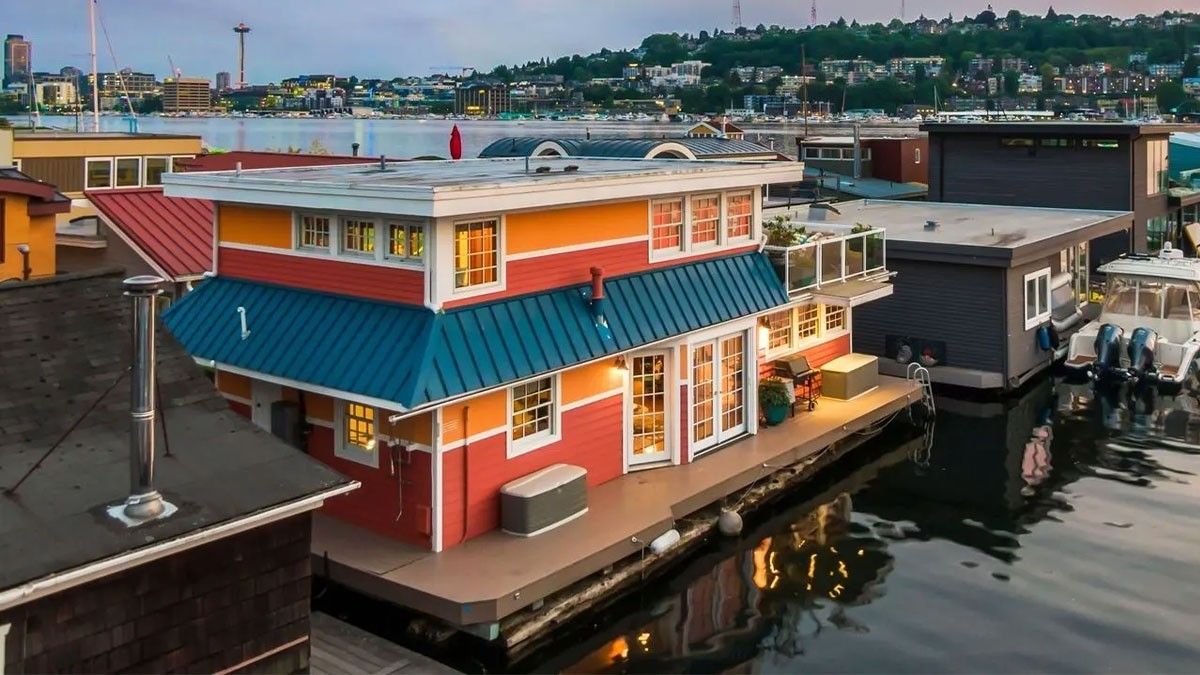 The Hummingbird House on Seattle’s Lake Union Lands on the Market for $2.25M