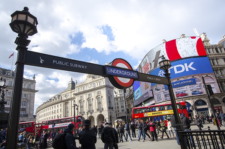 UK Preliminary Services PMI enters contraction with 48.7  in August vs. 50.8 expected