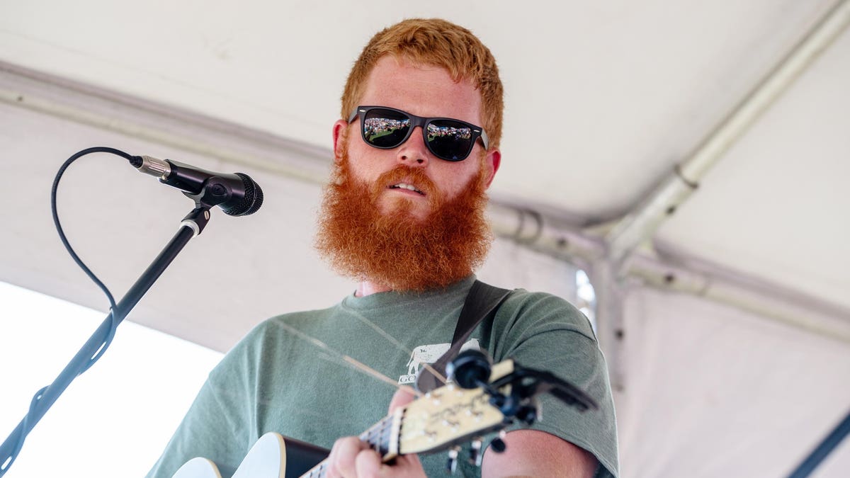 Oliver Anthony Dominates iTunes Chart As ‘Rich Men North Of Richmond’ Hype Boosts His Other Songs