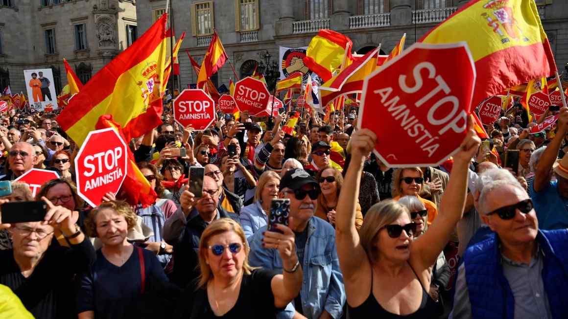 Mass protests over amnesty deal in Spain as hard-right condemns ‘coup’