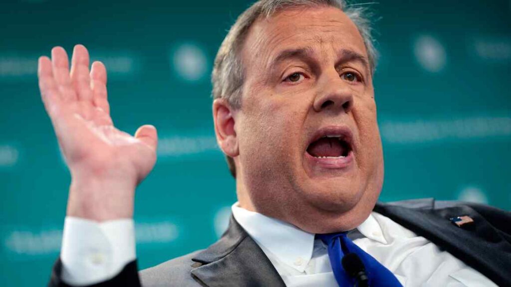 Trump critic Christie fends off demands to end presidential bid