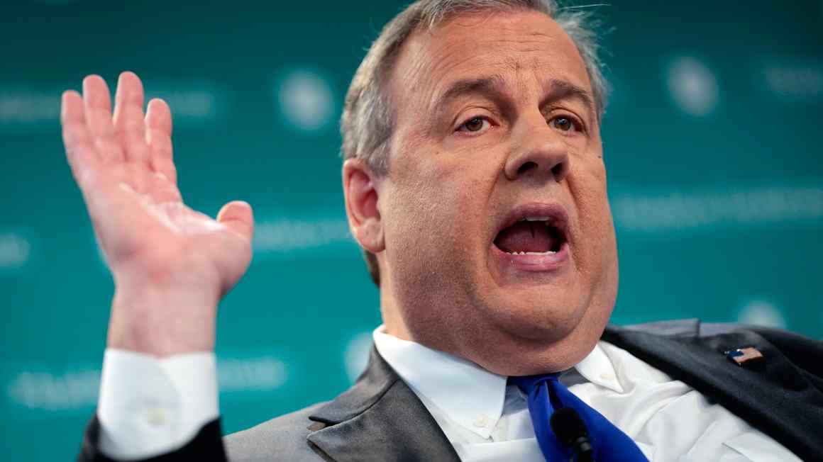 Trump critic Christie fends off demands to end presidential bid