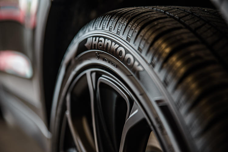 Mullen Automotive Stock Forecast: MULN revs up as CES 2024 gets underway