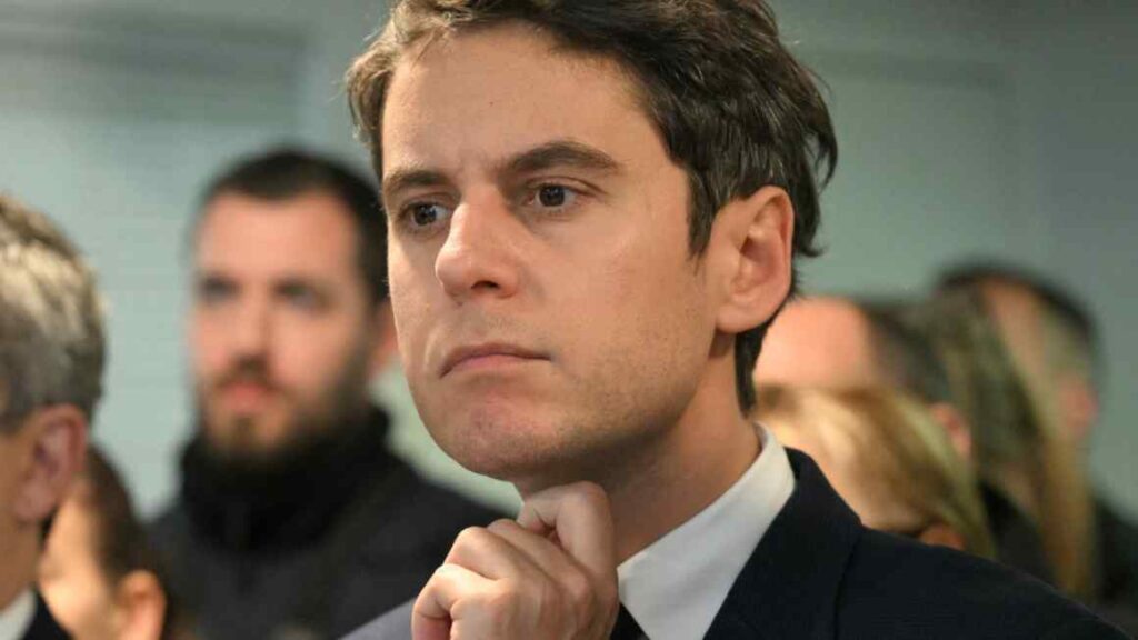 France’s new prime minister to lead cabinet of veterans