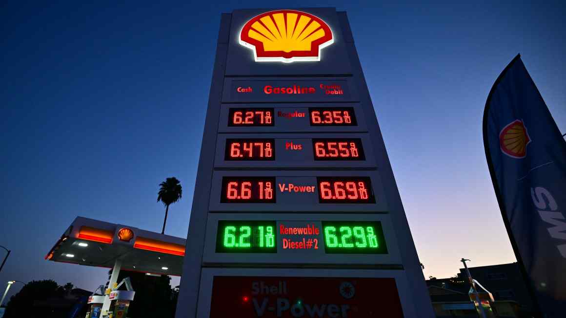 Shell under fire from Europe’s largest asset manager over climate policy