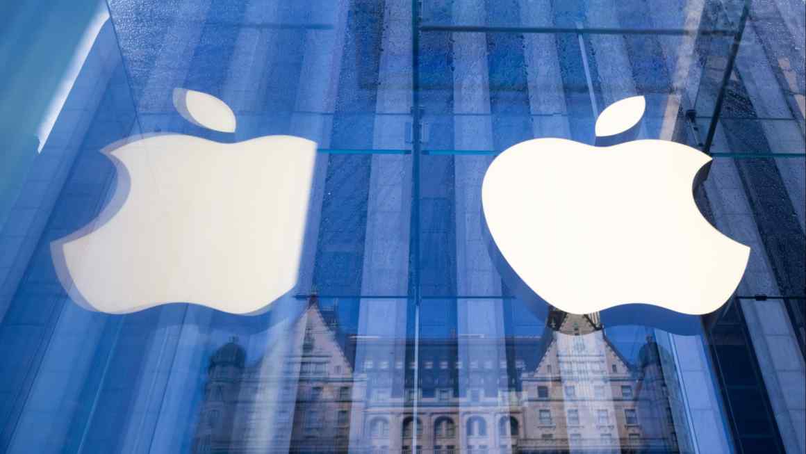 US stocks close higher as Apple notches biggest daily gain since May