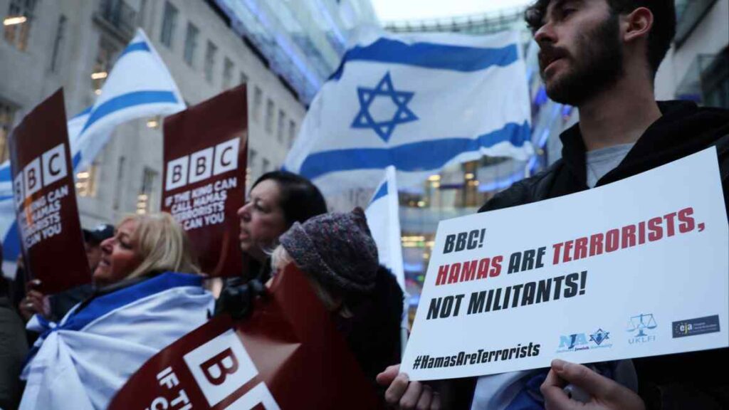 Ministers set to toughen BBC rules over impartiality and complaints