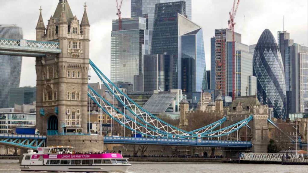 London accounts for almost half of booming UK services exports