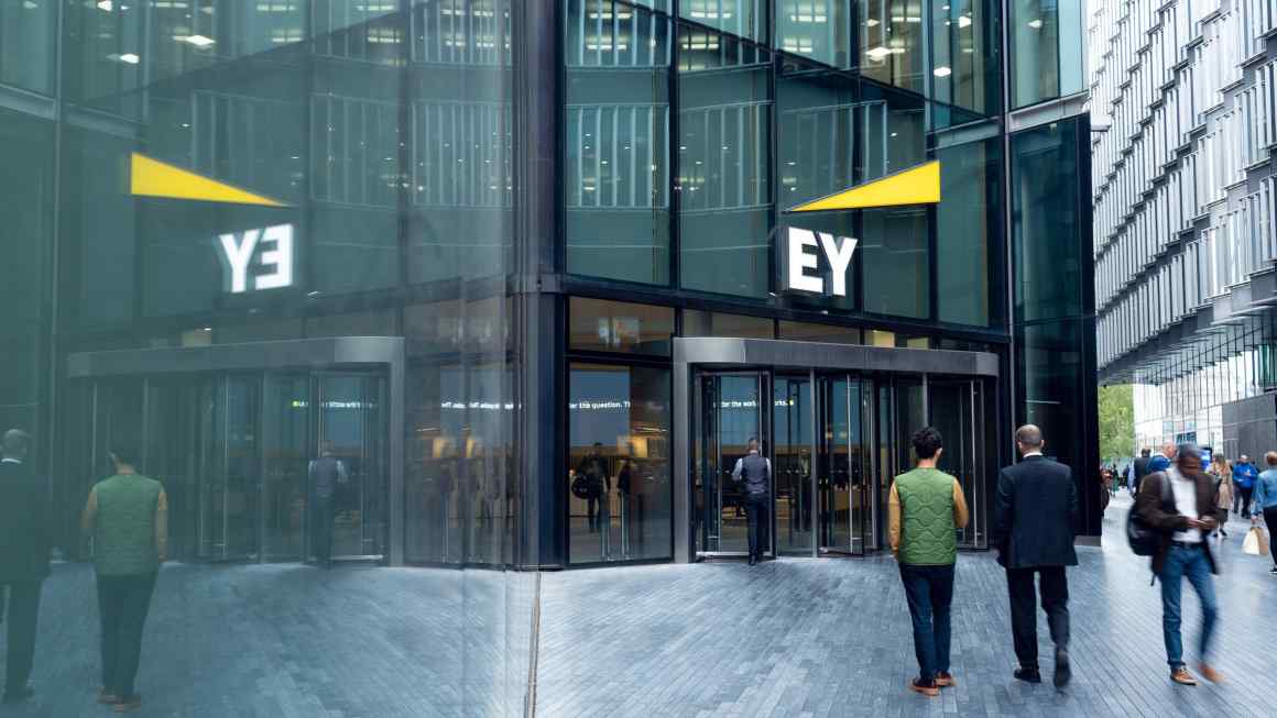 EY starts monitoring UK staff office attendance with turnstile data