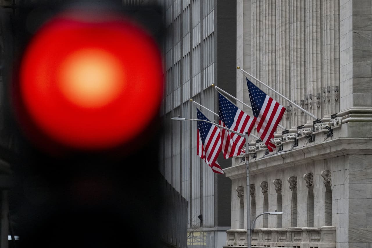 Dow edges lower ahead of array of Fed speakers, Nvidia earnings