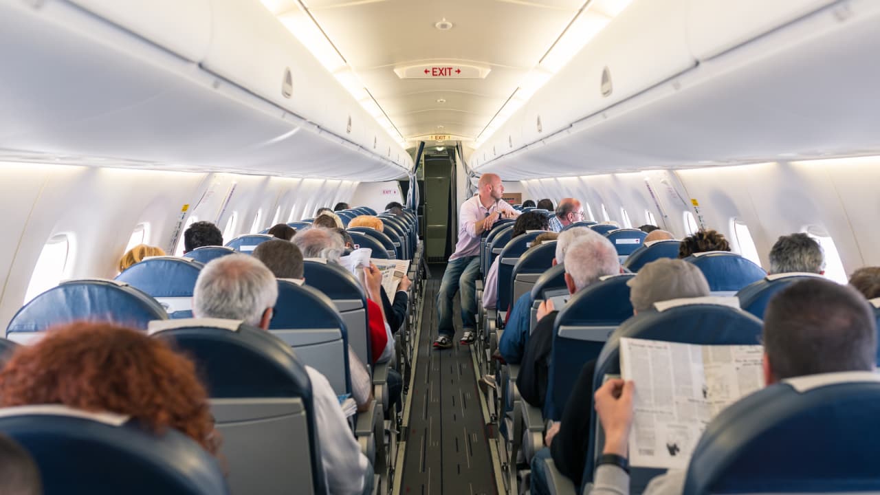 We’re spending more on leisure and travel. These 11 stocks will sail along.