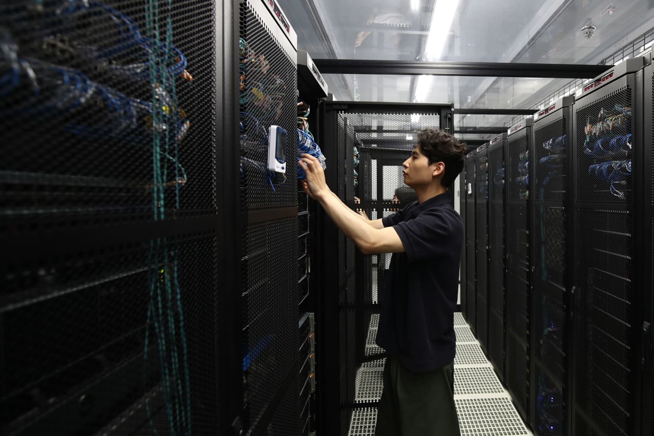 AI boom in data centers has top tech companies spending more than major oil companies on capex