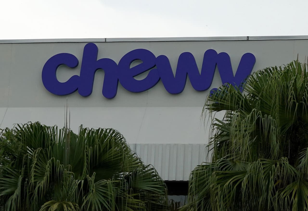 Chewy says pet business is ‘recession resilient,’ but offers this warning