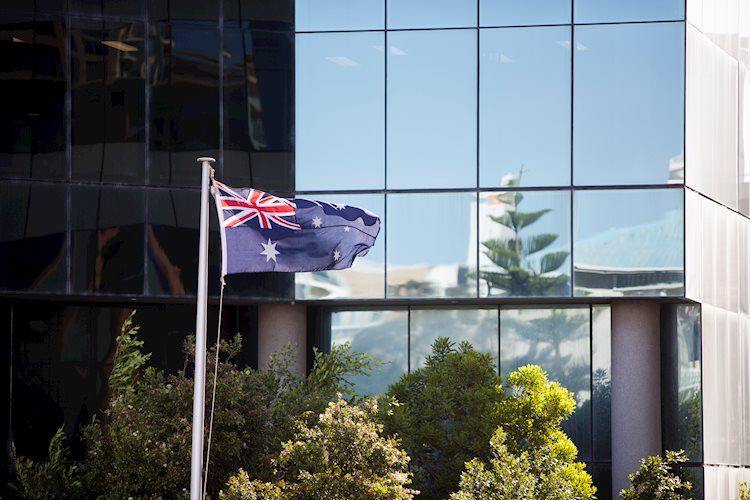 ASX 200 hovers around 7,810, focus on Westpac Consumer Confidence