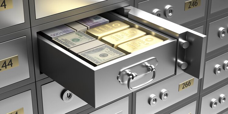 Gold refreshes all-time peak above $2,400 before retracing on risk aversion, strong USD