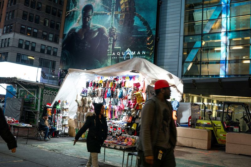 US inflation increases moderately; consumer spending boosts Q2 outlook