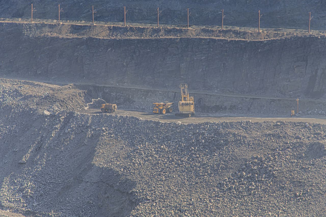 Anglo American to exit diamond, platinum and coal mining as it fights BHP bid