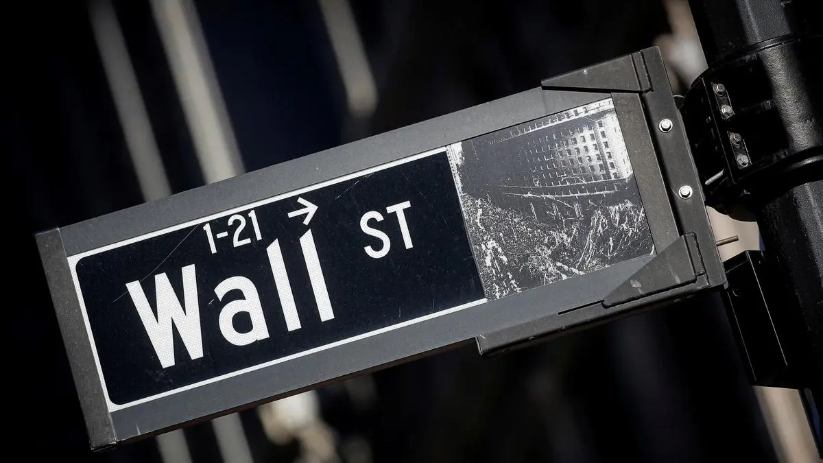 US stocks hit by economic worries as Treasuries climb