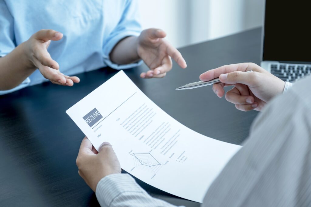 Effective Strategies for Recruiting Senior Level Employees to Drive Business Success