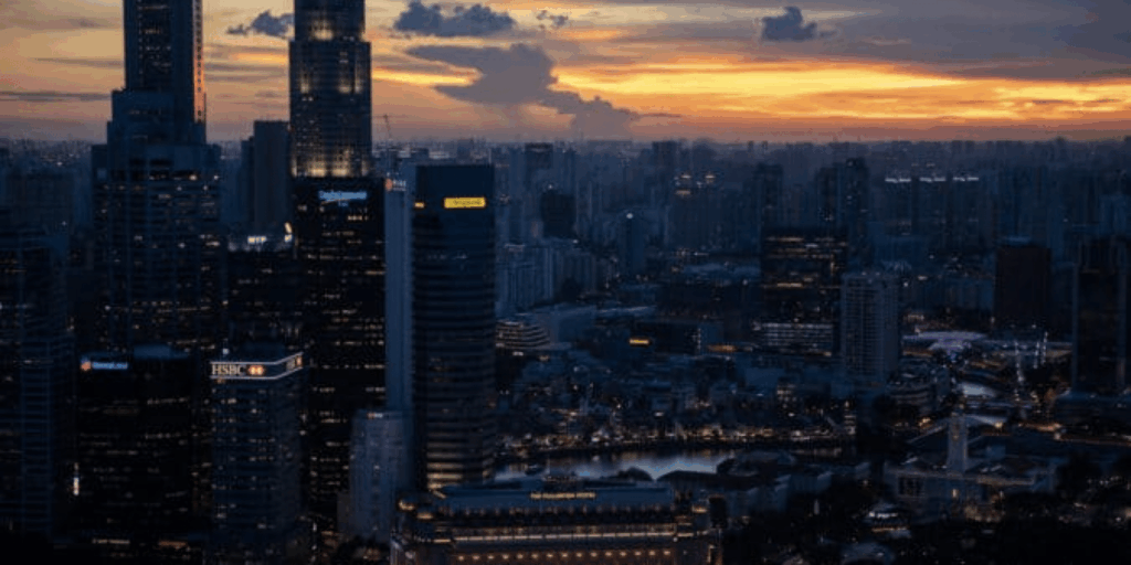 HSBC Holdings (HSBC) Stock: Q125 Profit Beats Expectations Despite Revenue Drop, Tariff Concerns