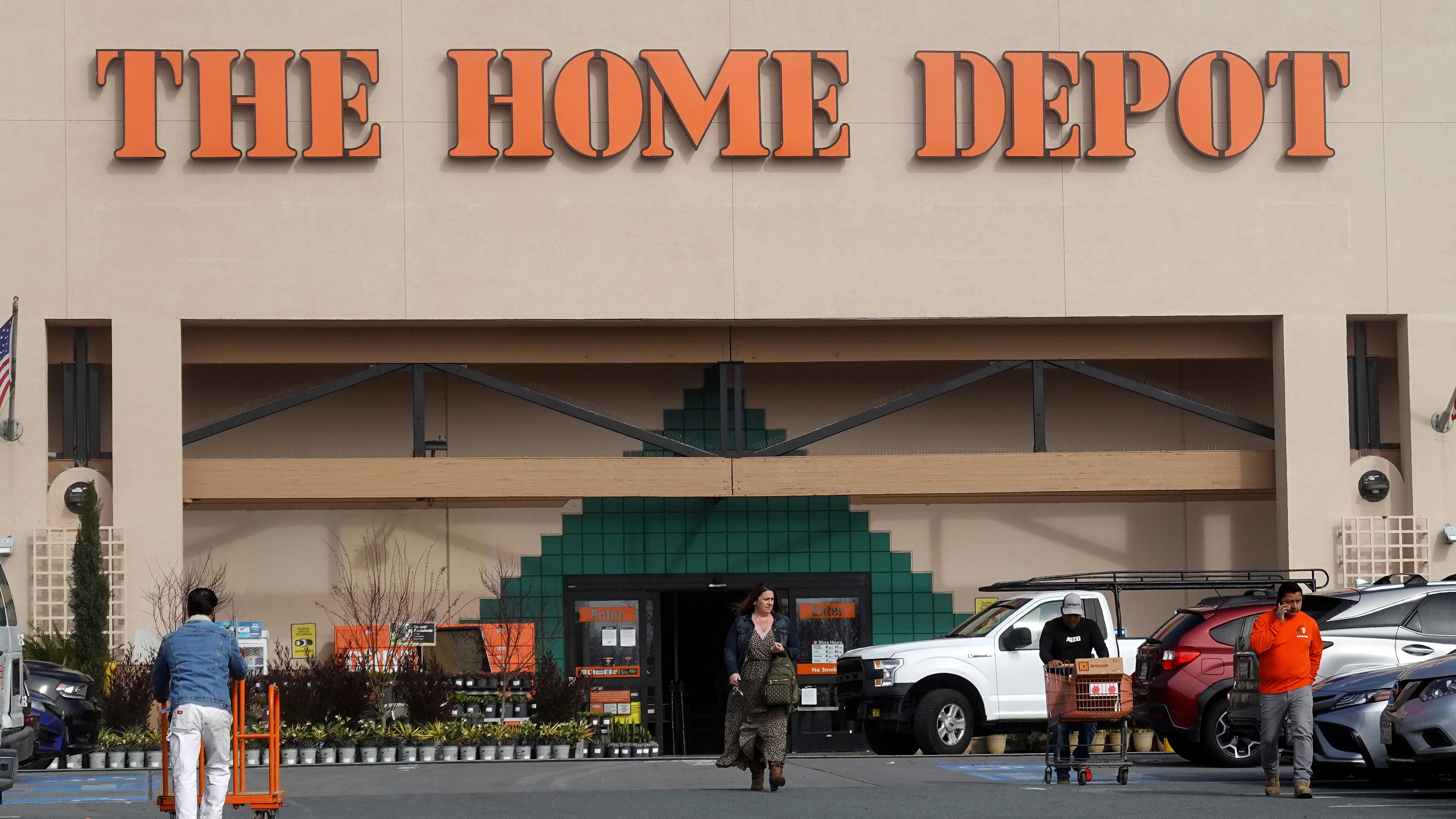 Home Depot and Walmart Have Different Plans for a Trade War