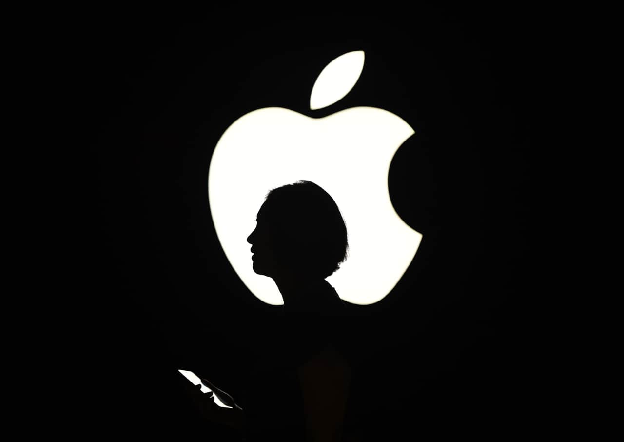 Why Wall Street downgrades of Apple stock are about to pile up