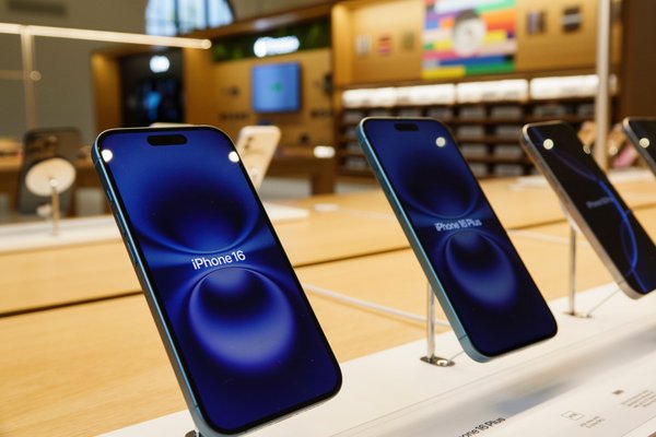 Apple finally sees iPhone sales growth in China. But Huawei is still ahead